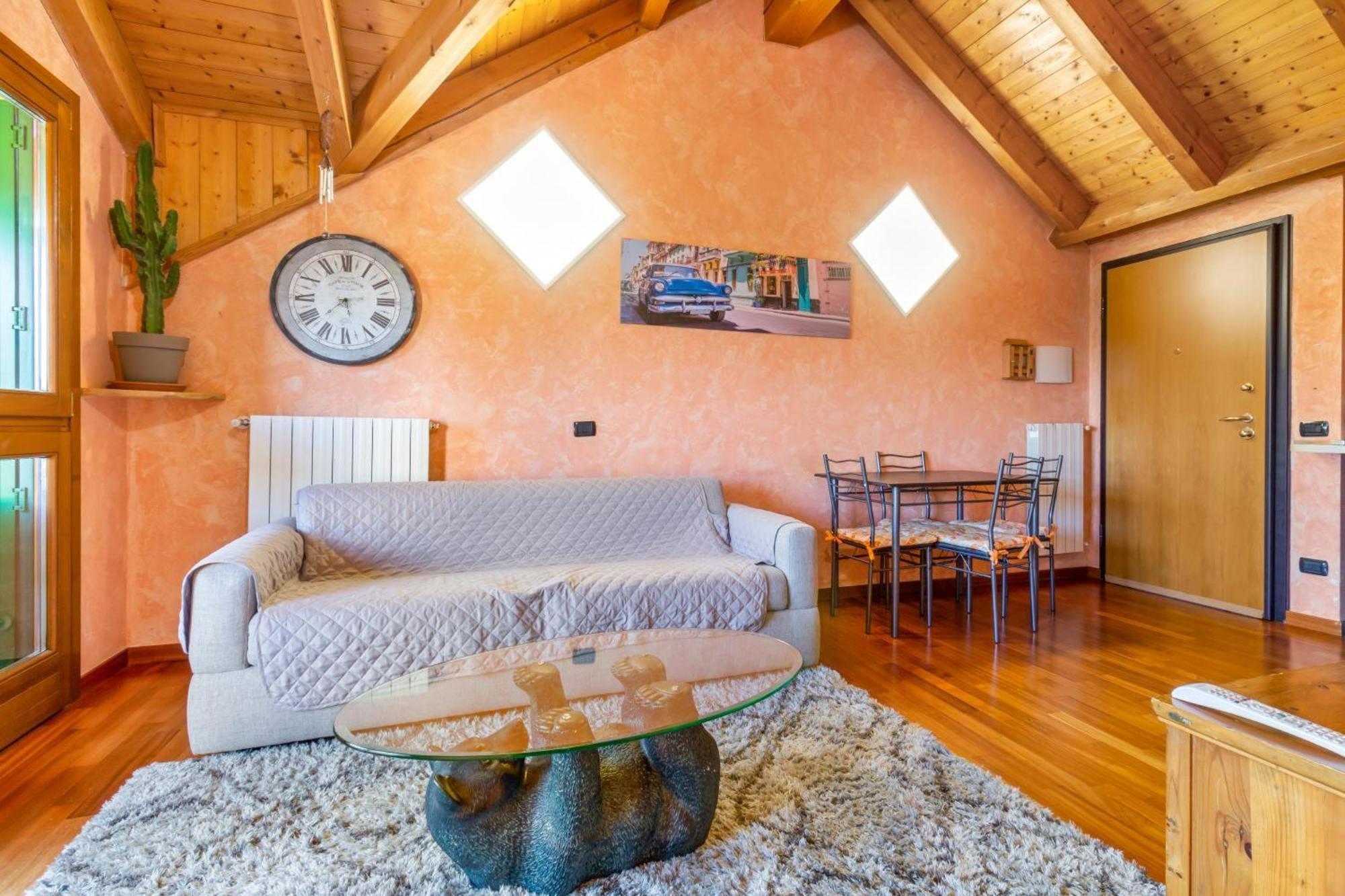Lovely Orange House Viggiu ภายนอก รูปภาพ