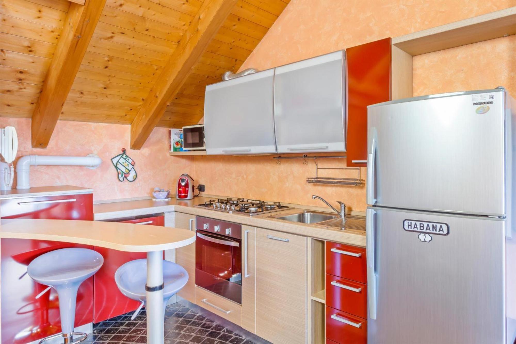 Lovely Orange House Viggiu ภายนอก รูปภาพ